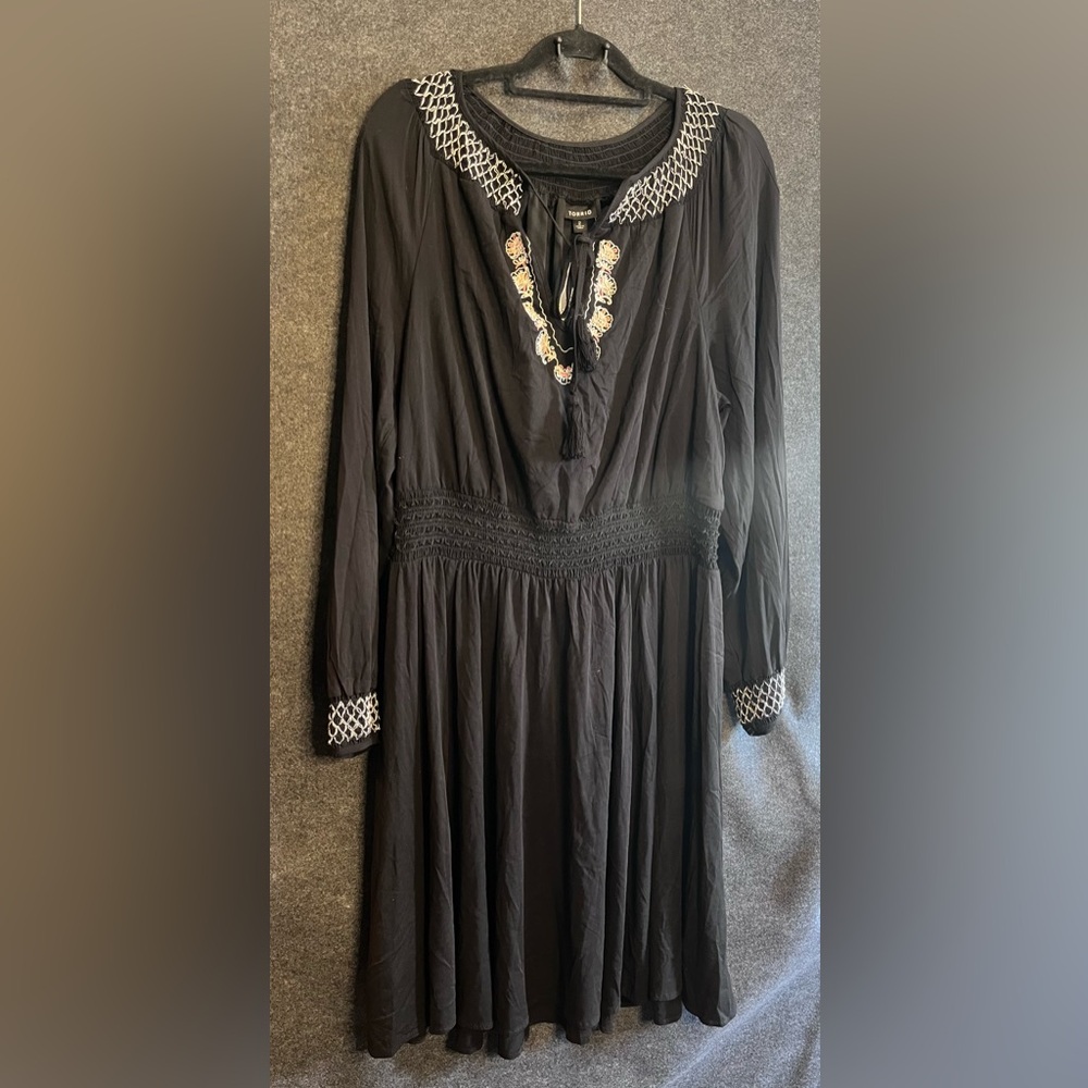NWT Torrid Womens Skater Dress Size 2 Black Tie Front Embroidered Elastic Waist